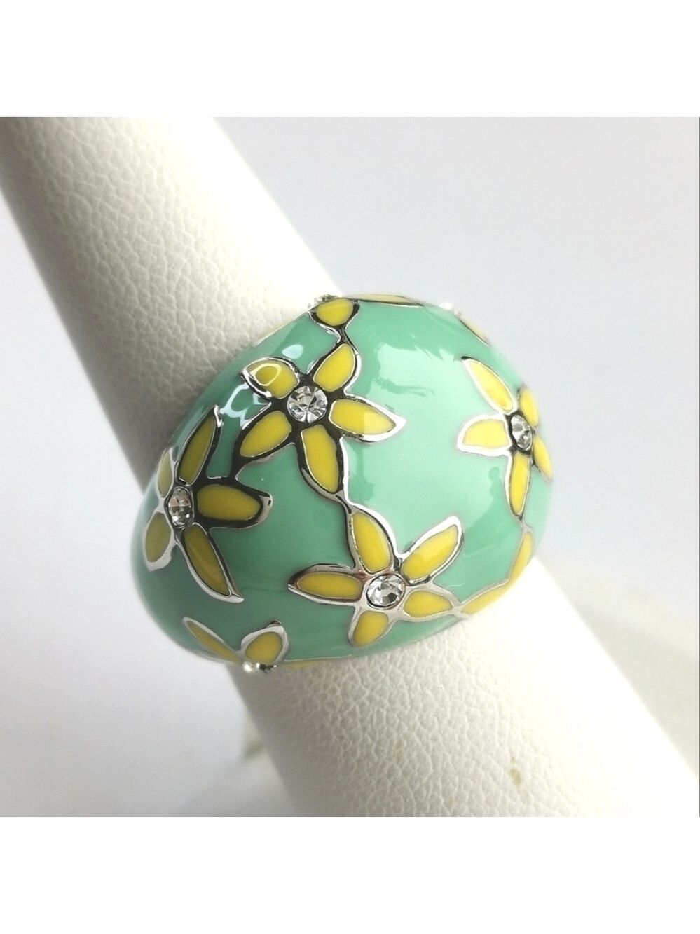 Summer enamel dome ring yellow flowers on green size 8 🆕